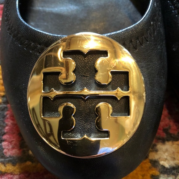 Black Tory Burch ballet flats with gold emblem - Picture 2 of 6